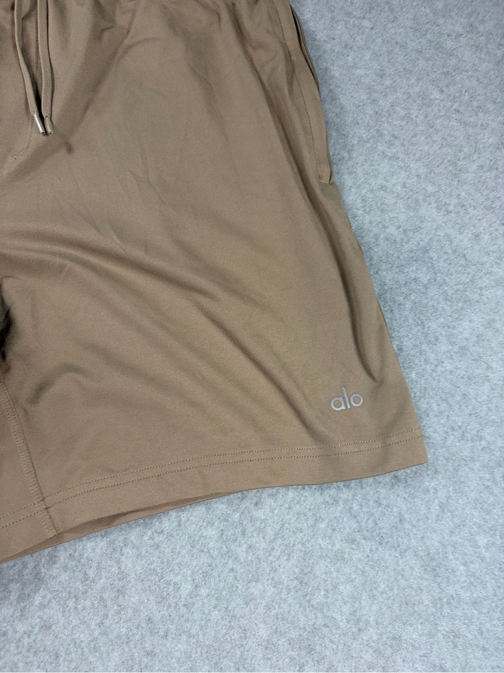 ALO Yoga Men’s Tan Athletic Drawstring Shorts - Picture 2 of 6